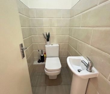 Room in a Shared Flat, Bond St, B19 - Photo 3