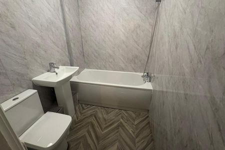 2 bedroom terraced house to rent - Photo 2