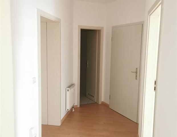 Großzügige 3-Zimmer mit Einbauküche, Laminat, Wanne und Balkon!! - Photo 1