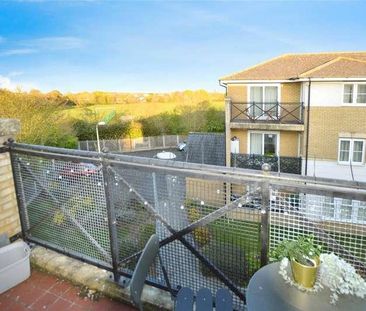 Bell Close, Laindon, Basildon, Essex, SS15 - Photo 1