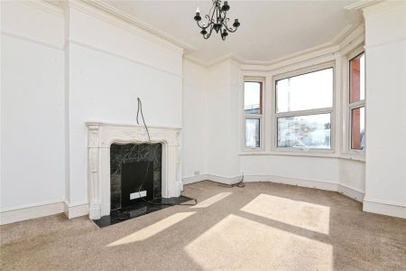 4 bedroom house to rent Rosemary Road West, Clacton-on-Sea, CO15 - Photo 2