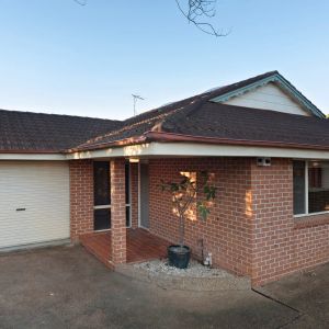 Renovated 2-Bedroom Villa in a Convenient Old Guildford Location - Photo 2
