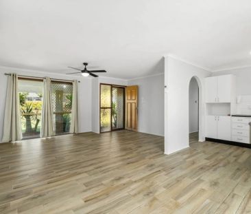 Family Home on a Spacious 700m2 block - Photo 2