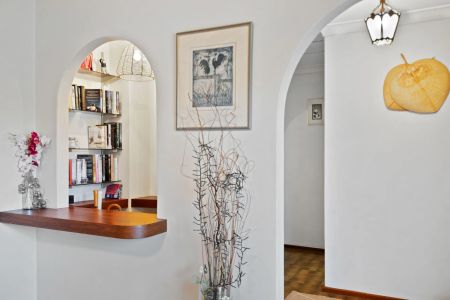 Spacious Coastal Home with Vaulted Ceilings and Drive-Through Garage - Photo 3