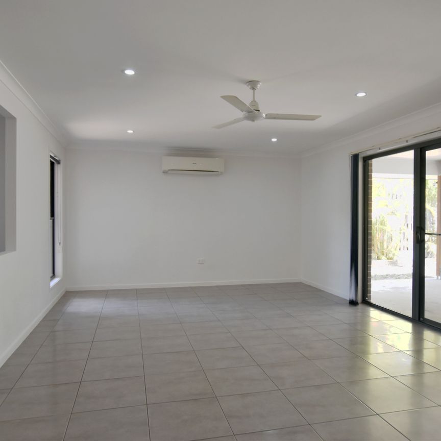 :: MODERN FIVE BEDROOM HOME IN HILLCLOSE ESTATE - Photo 1