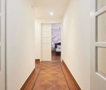 Room in a shared 7-bedroom apartment for rent in Lisbon - Photo 1