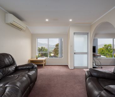 Churton Park , 3 Bedrooms - Photo 1