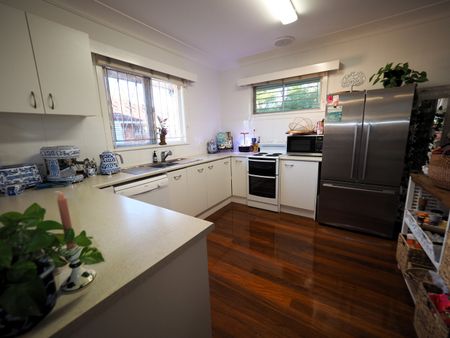 40 Pacific St, Chermside West QLD 4032 - House For Rent | Domain - Photo 2