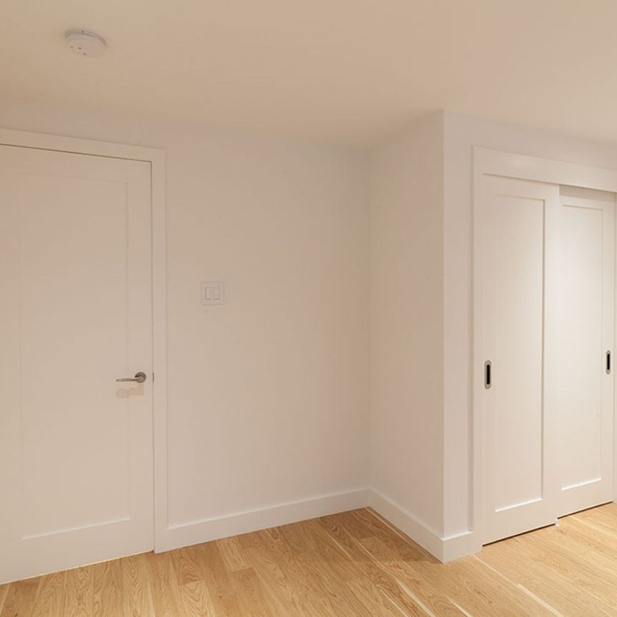 4580 Chemin Queen Mary - Photo 1