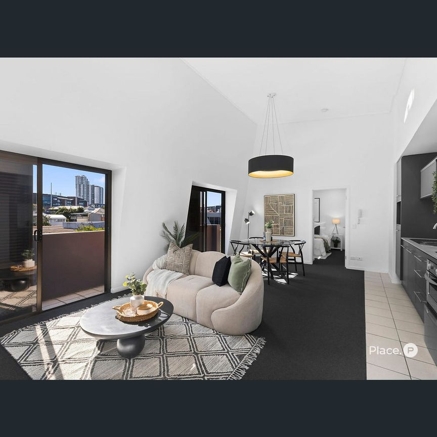 1/331 Gregory Terrace, Spring Hill, Qld 4000 - Photo 1