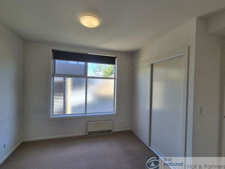 Bright and spacious 1-bedroom apartment - Photo 2