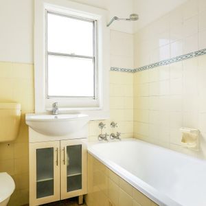 2/5 Mackenzie Street, Bondi Junction NSW 2022 - Apartment For Rent | Domain - Photo 2