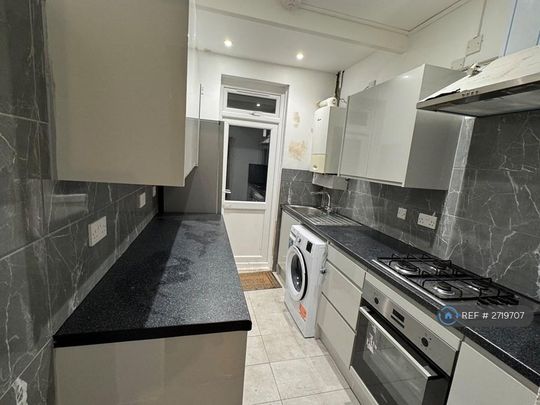 4 bedroom terraced house to rent - Photo 1