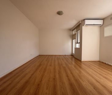 Spacious, Light-Filled First-Floor Apartment in the Heart of Travancore - Photo 2