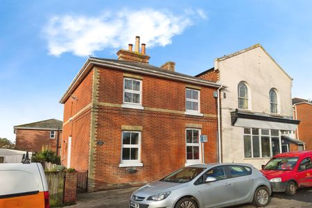 Station Road, Netley Abbey, SO31 - Photo 3