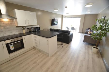 3 Bed Flat, Fox Street Village, L3 - Photo 3