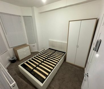 Room in a Shared House, Bolingbroke Road, CV3 - Photo 1