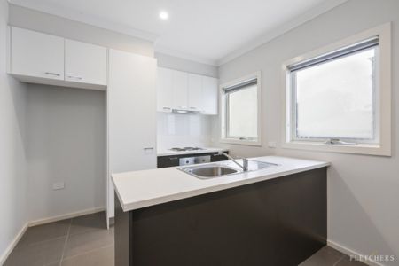 Low Maintenance Townhouse Close to Ballarat Cbd - Photo 2