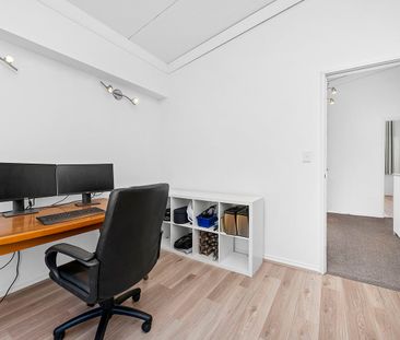 Modern Townhouse in Prime Location - Photo 2