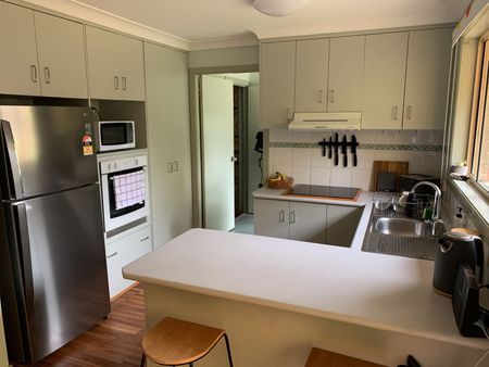 3 BEDROOM DUPLEX IN CUL-DE-SAC - Photo 5