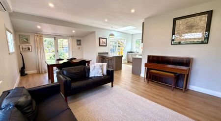 FULLY FURNISHED COMPLETELY RENOVATED CHARACTER BUNGALOW! - Photo 2