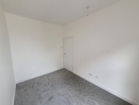 4 bedroom terraced house to rent - Photo 3