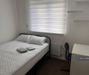 1 bedroom in a house share to rent - Photo 3