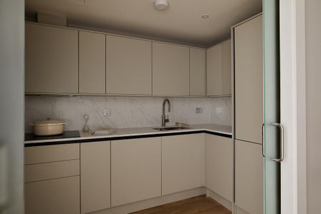 4 bedroom flat to rent - Photo 5