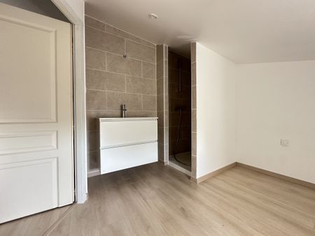 Location Appartement 4 pièces 60m² BARBEZIEUX ST HILAIRE 16300 - Photo 5