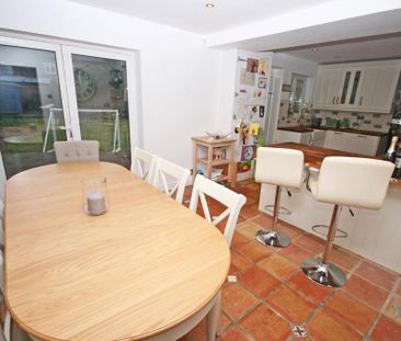 3 bedroom semi-detached house to rent - Photo 3