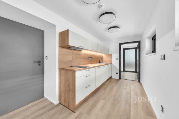 Pronájem atypického bytu 34 m², Na proutcích 239, Praha - Photo 1