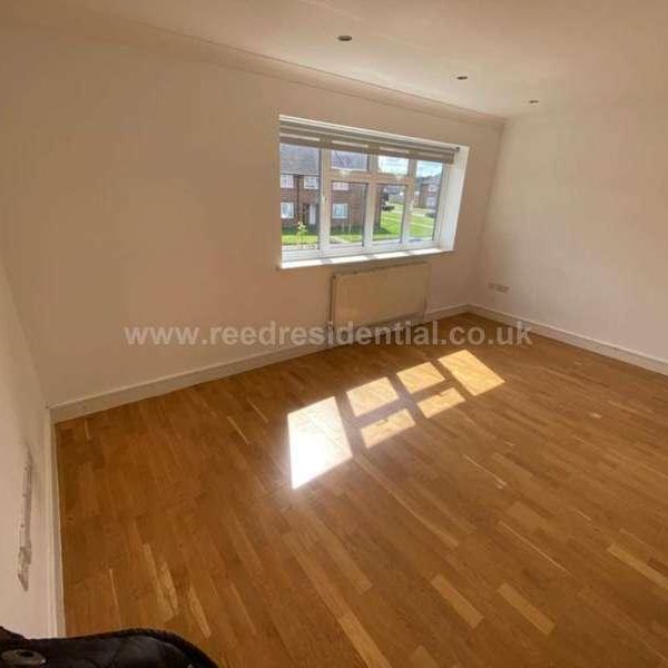 Bournehall Ave, Bushey, WD23 - Photo 1