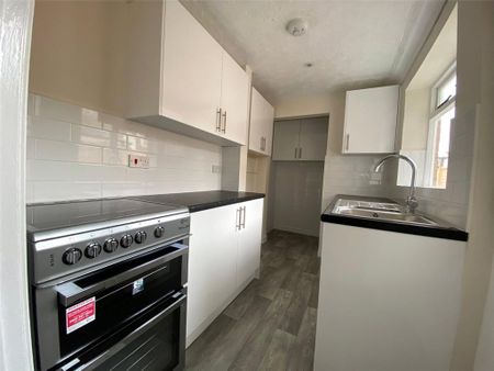 2 bedroom terraced house to rent - Photo 5