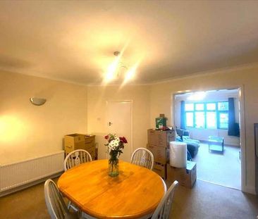 Blenheim Chase, Leigh On Sea, SS9 - Photo 2