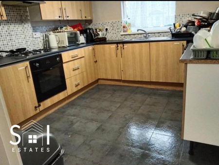 1 bedroom in a house share to rent - Photo 3