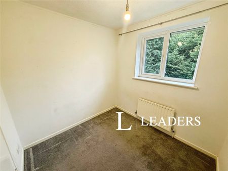 4 bedroom house to rent Hadleigh Close, Westbury Park, Newcastle Under Lyme, Staffordshire, ST5 - Photo 5