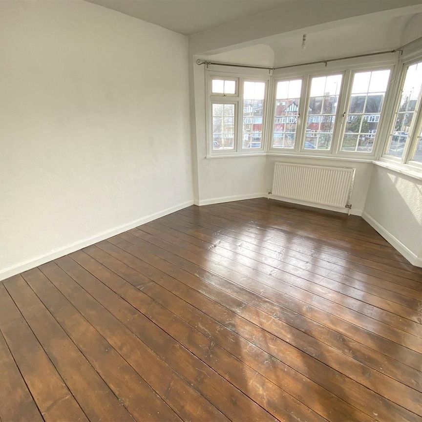 Broughton Avenue, Richmond, Surrey, TW10 - Photo 1