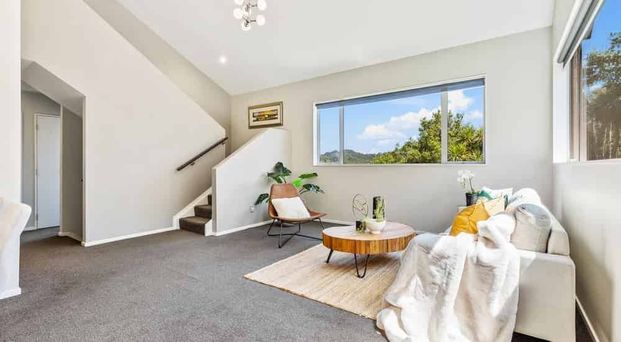 Modern 4 bedrm hse close to Titirangi & Green Bay - Photo 1