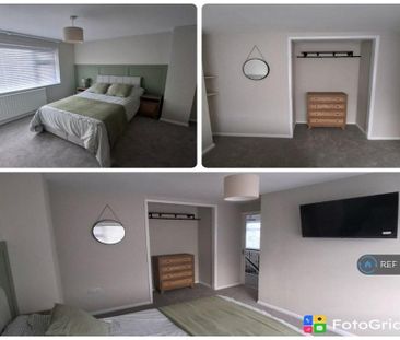4 bedroom semi-detached house to rent - Photo 4