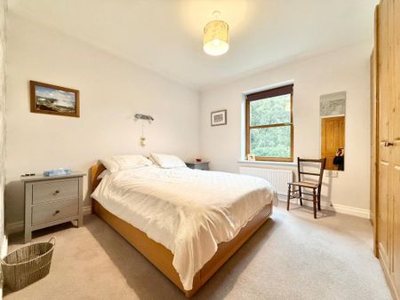 3 bedroom semi-detached house to rent - Photo 5