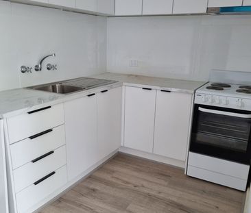 Ideally Located Flat - Photo 2