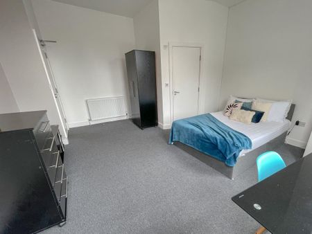 7 bedroom semi-detached house to rent - Photo 5