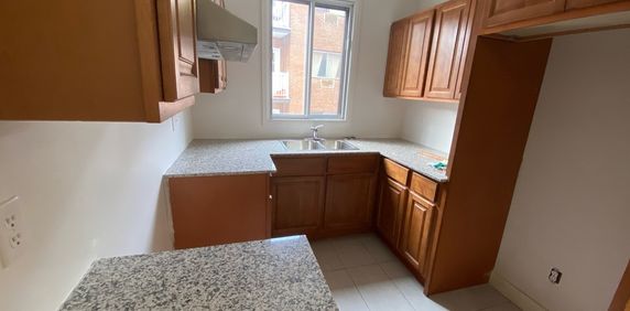 Fully Renovated 4.5 Cote­des­Neiges 105 - Photo 2