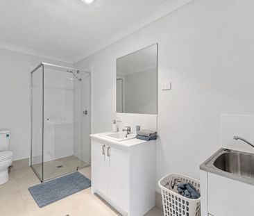 Modern 2 Bedroom Duplex with Great Sized Yard - Photo 5