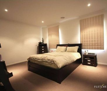 MODERN TOWNHOUSE | GREAT LOCATION | LARGE AND SPACIOUS - Photo 1