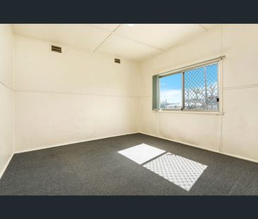 76 Peterborough Avenue, Lake Illawarra, NSW 2528 - Photo 2