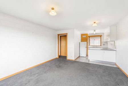 Tidy Two Bedroom Unit, Convenient Location - Photo 4