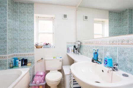 2 bedroom semi-detached house to rent - Photo 5