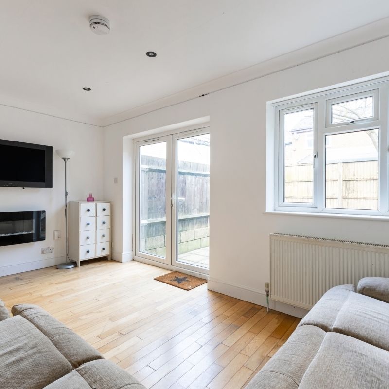 6 bedroom semi-detached house to rent - Photo 1