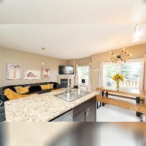 Manning Fully Finished Townhouse For Rent Edmonton - Photo 3
